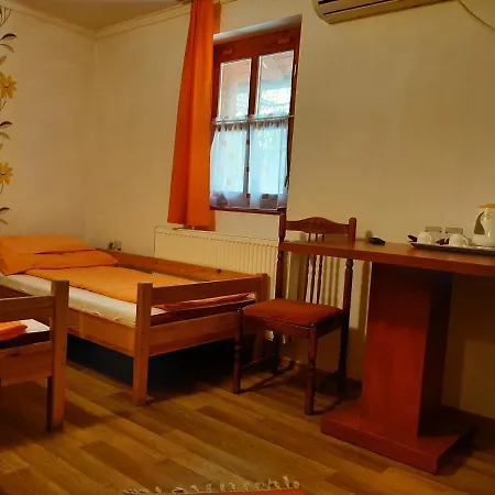 Guest house Kiskastely Fogado-etterem *