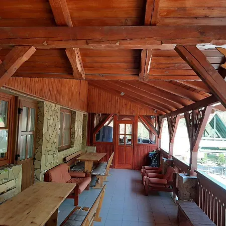 Kiskastély Fogadó-étterem Affittacamere