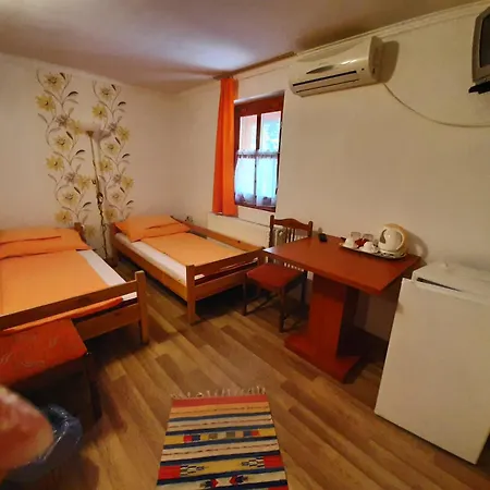 Kiskastély Fogadó-étterem 3* Füzesgyarmat