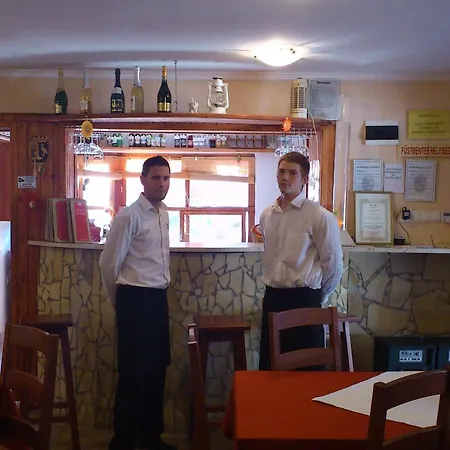 Guest house Kiskastely Fogado-etterem *