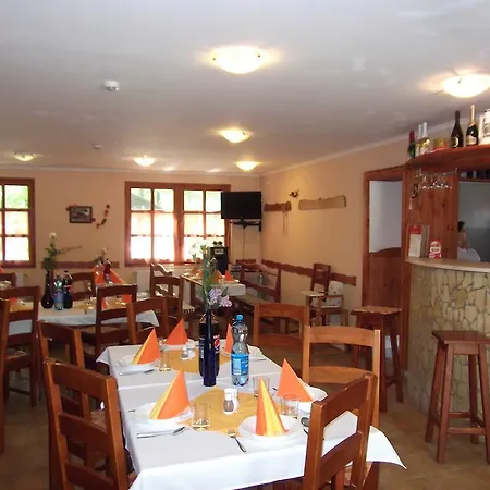 Gasthof Kiskastely Fogado-etterem Füzesgyarmat